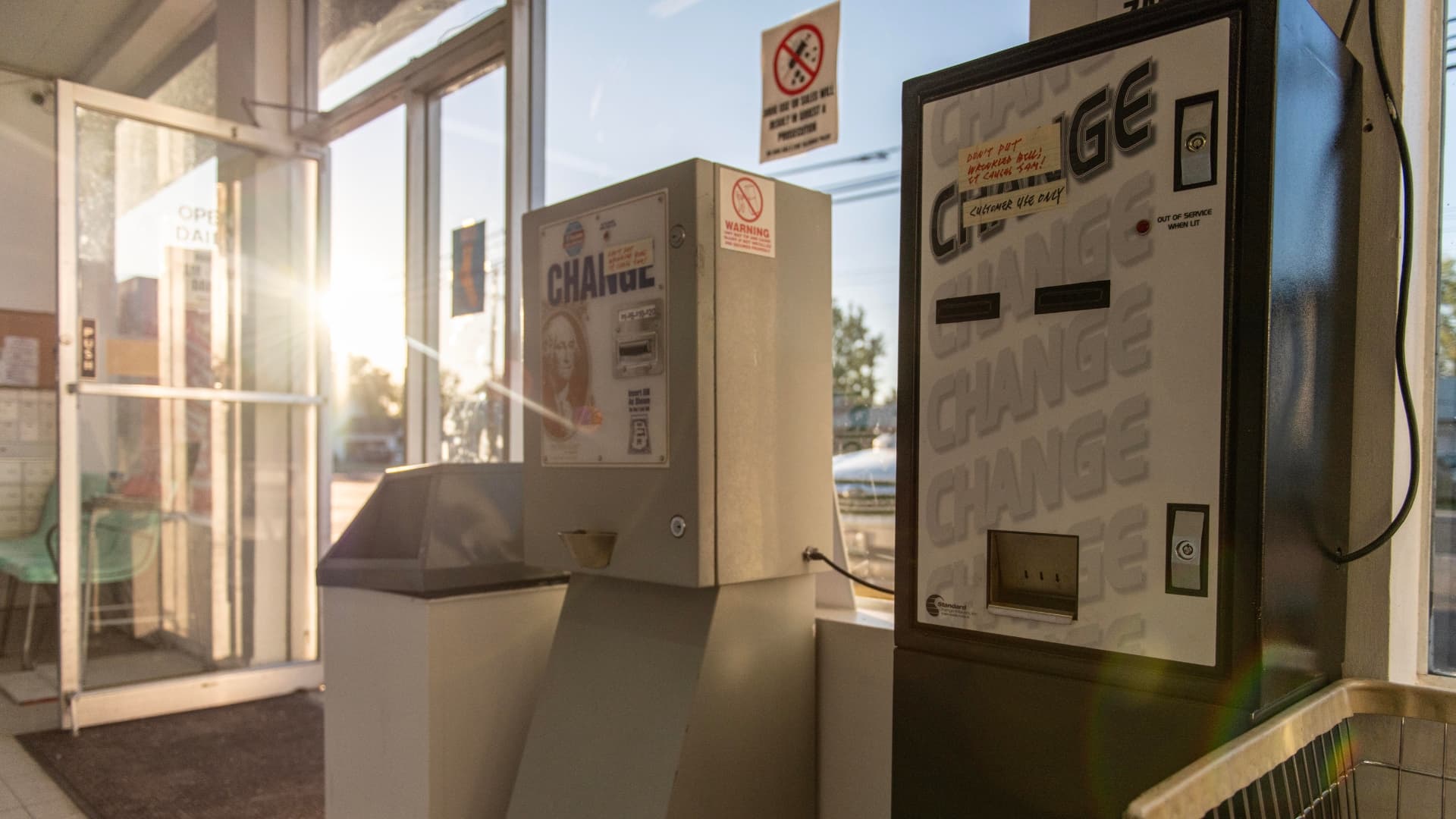 Old change machines at Sir Suds Laundromat